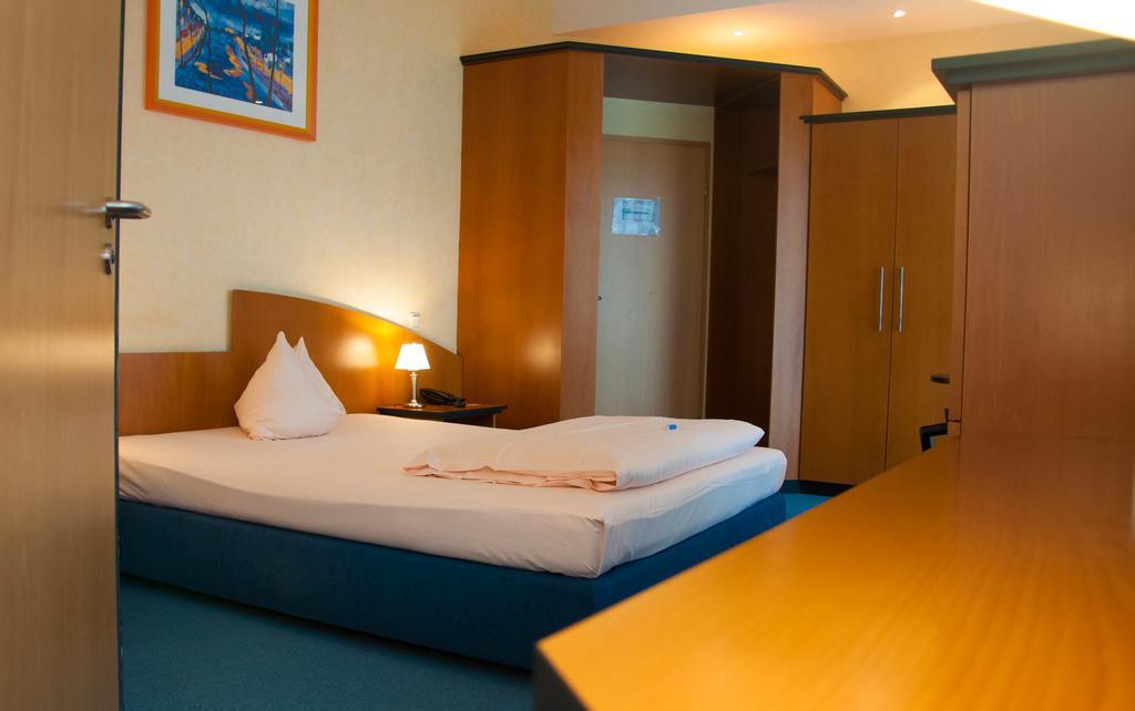 Hotel Stadt Puettlingen Exterior photo