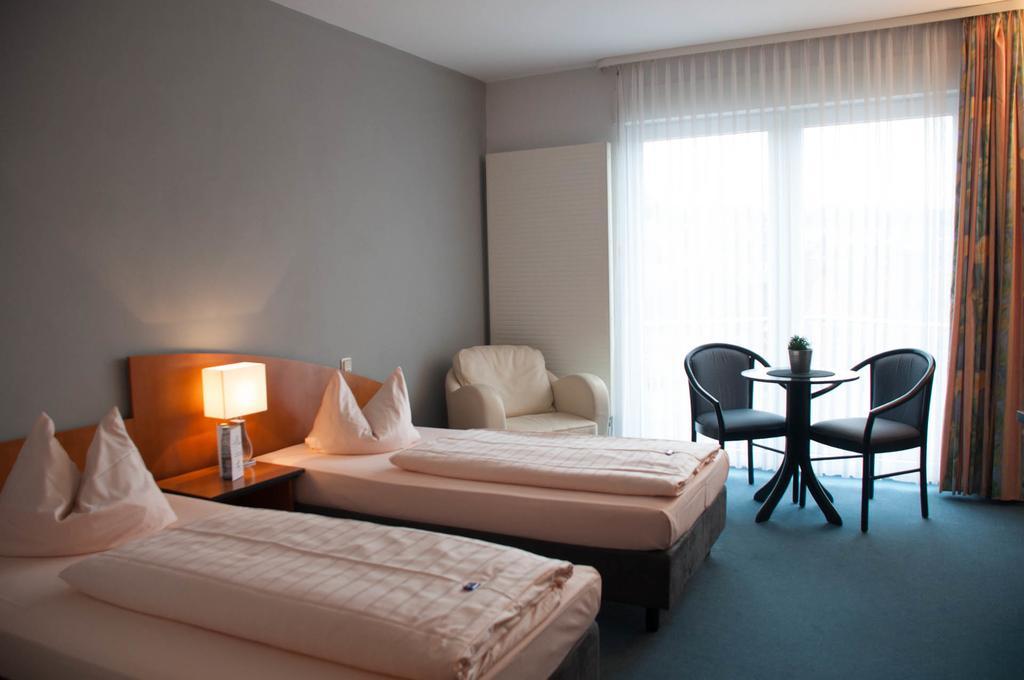 Hotel Stadt Puettlingen Exterior photo